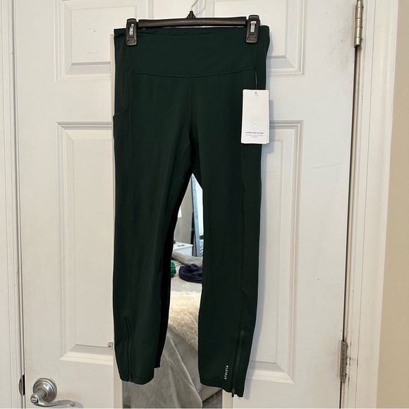 NWT Athleta ULTIMATE RUN 7/8 TIGHT
LEGGING 7/8 DE COURSE ULTIMATE - Picture 7 of 10
